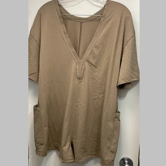 Free People Hot Shot Tee Romper in Mocha Latte Tan Color NWOT Size Large - Picture 7 of 10